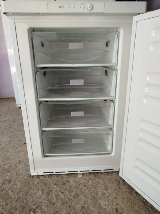 Морозильна камера Miele на 4 корзини