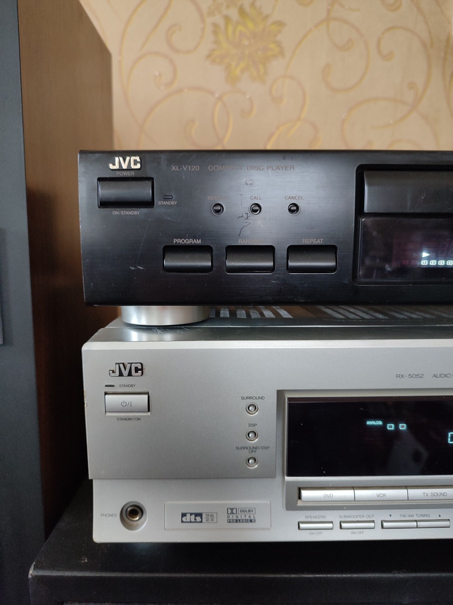 Сиди проигрыватель JVC XL-V120.