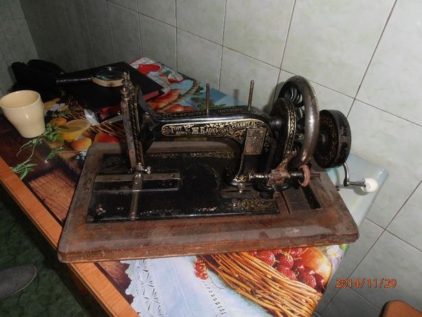 Продам антикварную швейную машинку