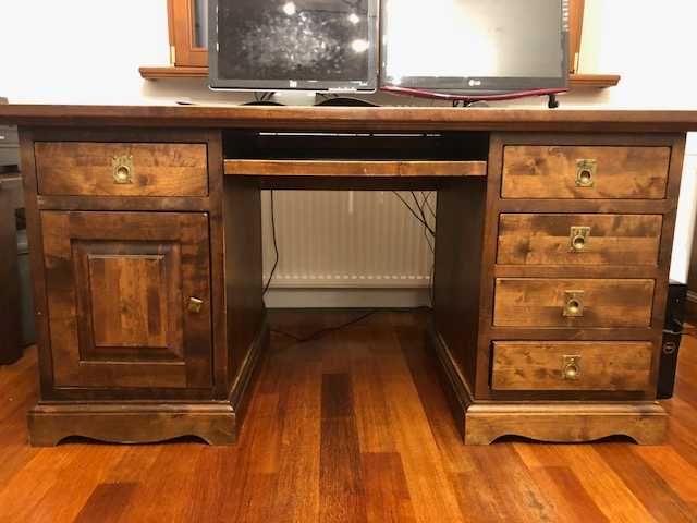 stylowe drewniane biurko