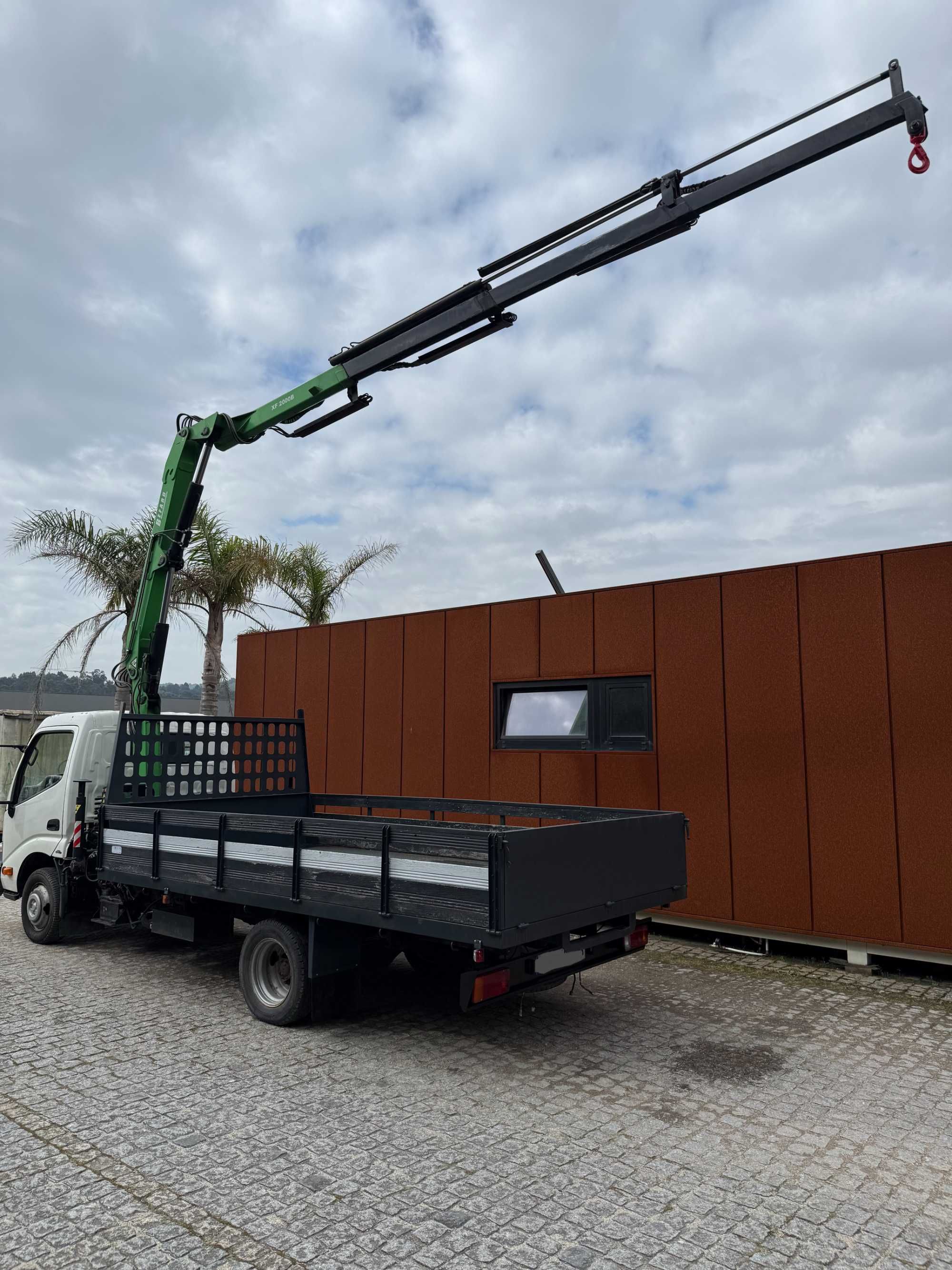 Carrinha Toyota dyna com grua