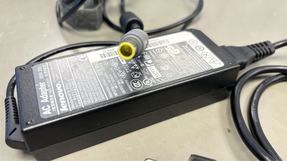 Carregador de portatil Lenovo 20 v. / 90 w