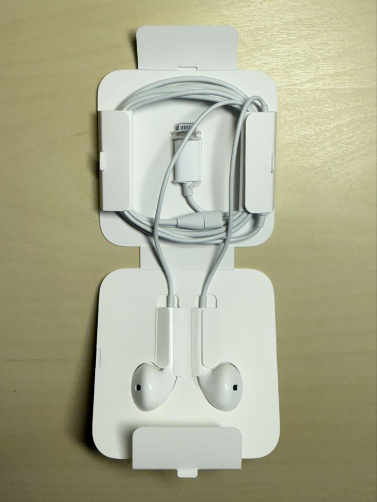 EarPods com conector Lightning Apple
