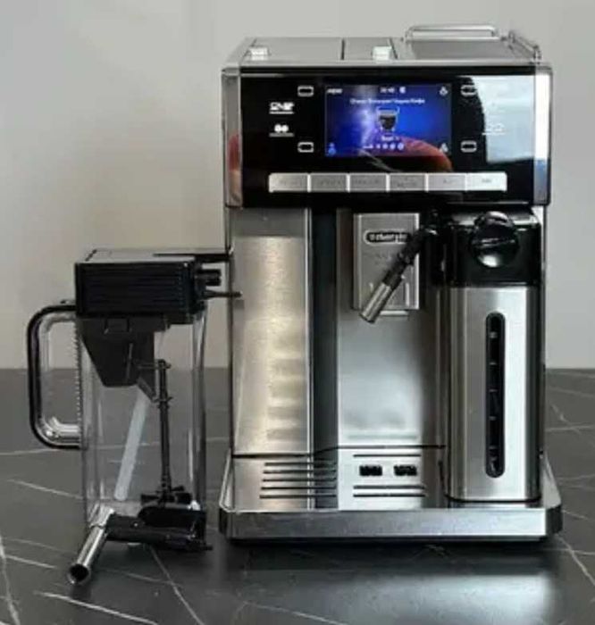 Кофемашина DeLonghi ESAM 6900 M PrimaDonna Exclusive гарячий шоколад