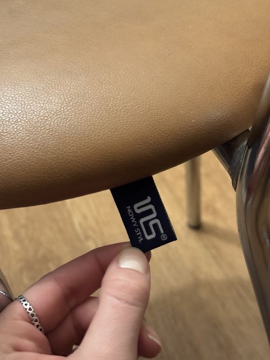 Стул з хромованої сталі