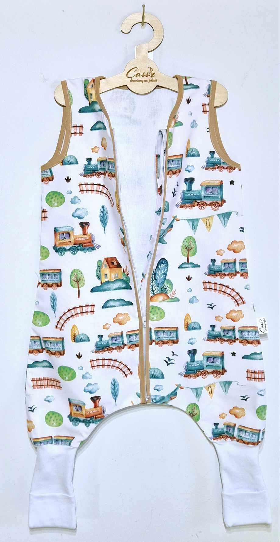 Śpiworek z nogawkami standard 1 tog r 98-104+ wzór Lokomotywa kolorowa
