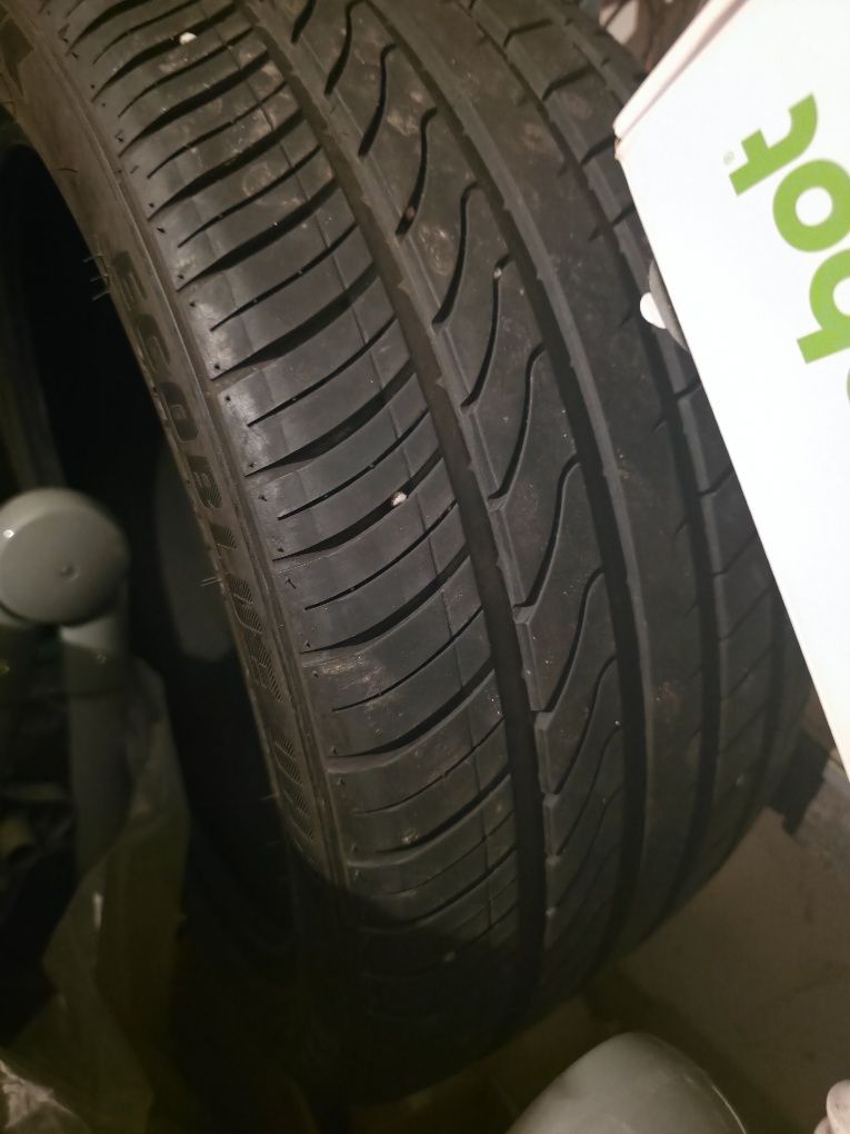 Vendo 1 par de pneus