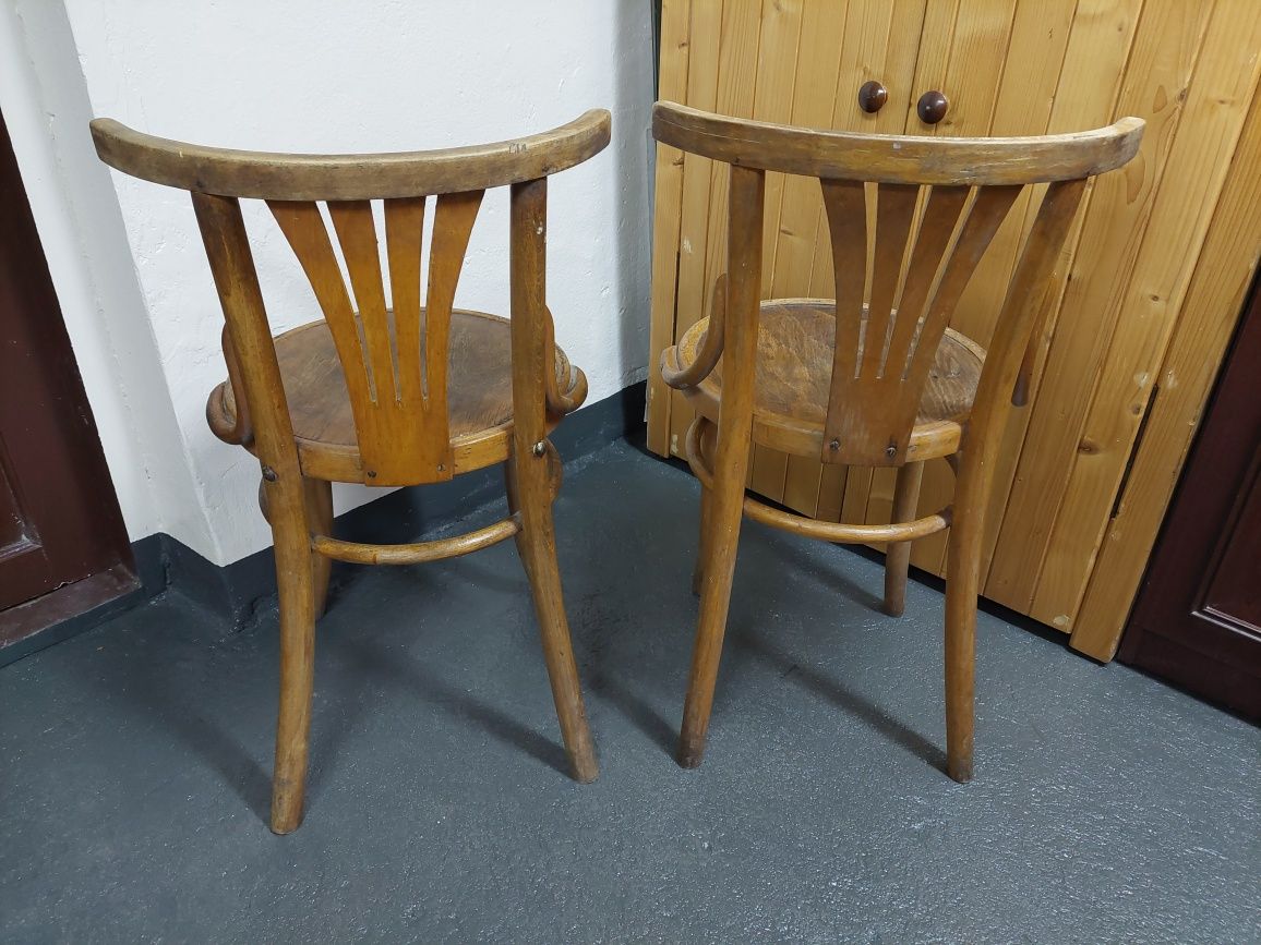 Dwa "zabytkowe" drewniane krzesła