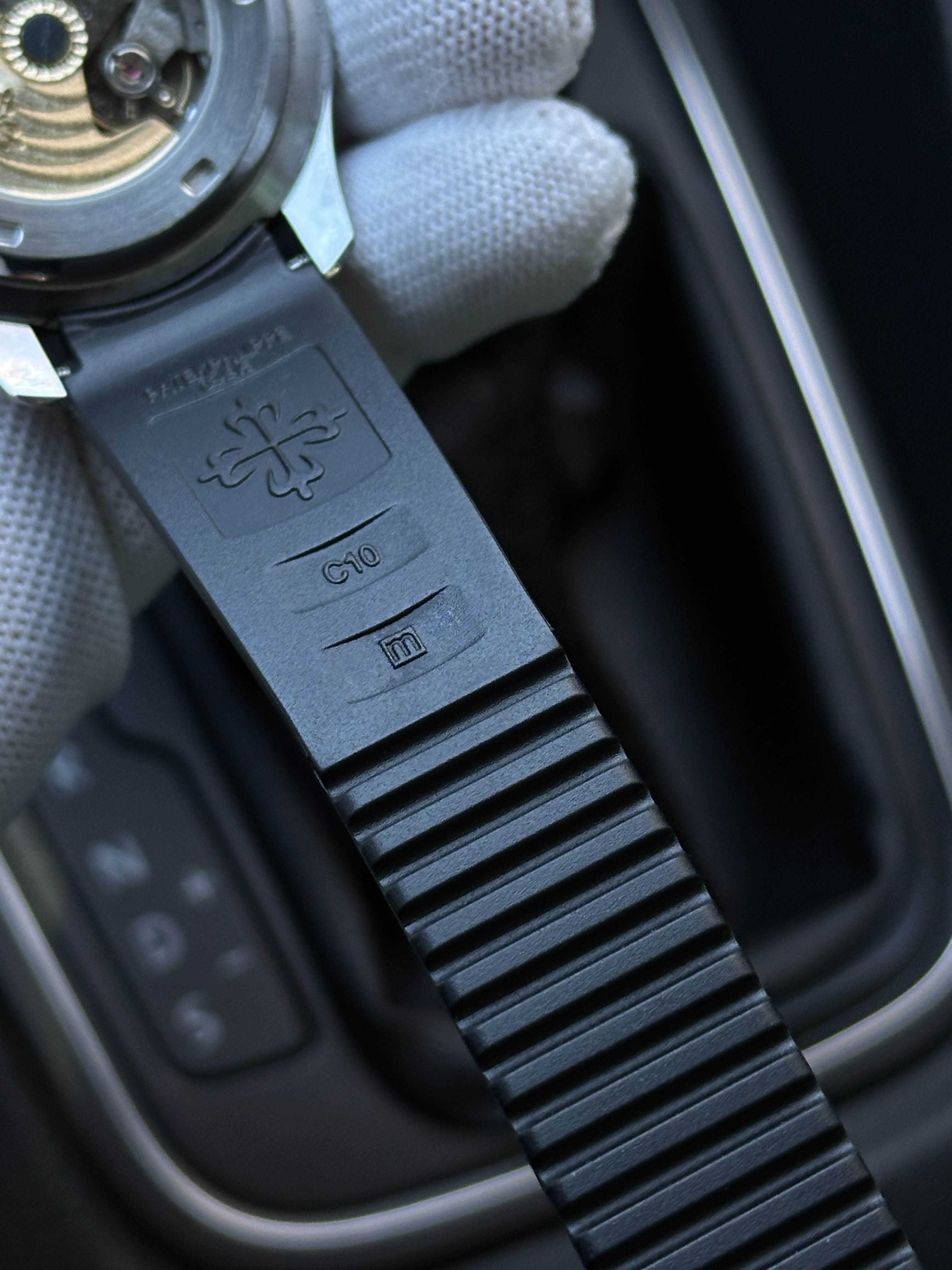 Швейцарские часы Patek Philippe Aquanaut. Механика с автоподзаводом.