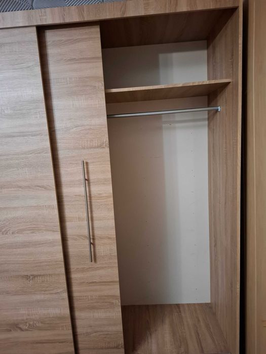 Szafa duża 2x2.2x0.5 jedna z lustrem druga bez bardzo pojemne