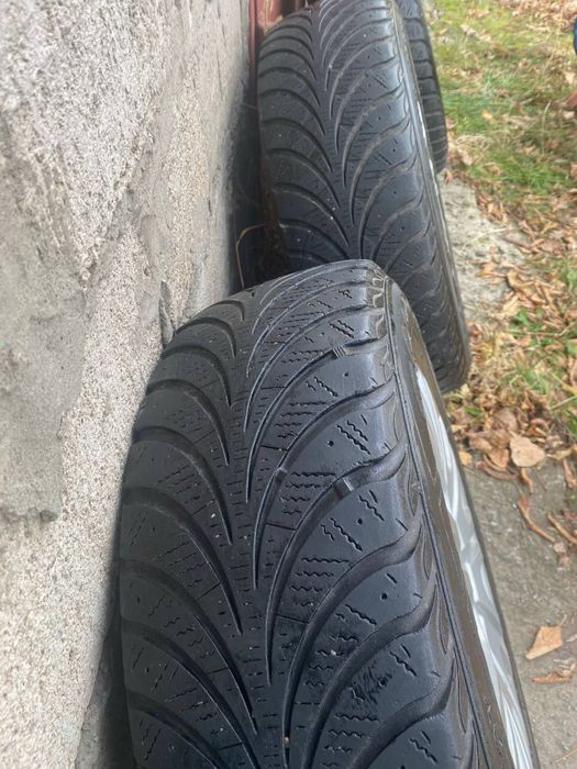 Продам шини,зимова гума R15 на Тойоту(Оригінал)