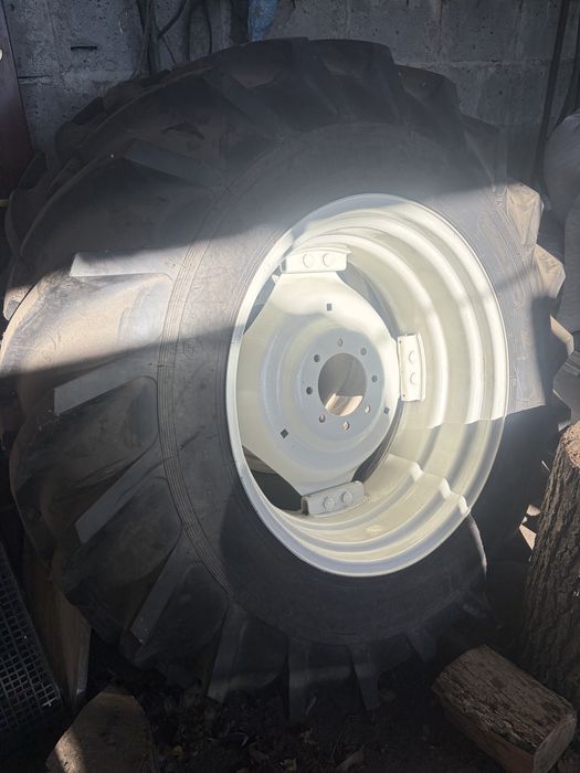 Koła New Holland Case opony 16.9- 30 420mm Mitas