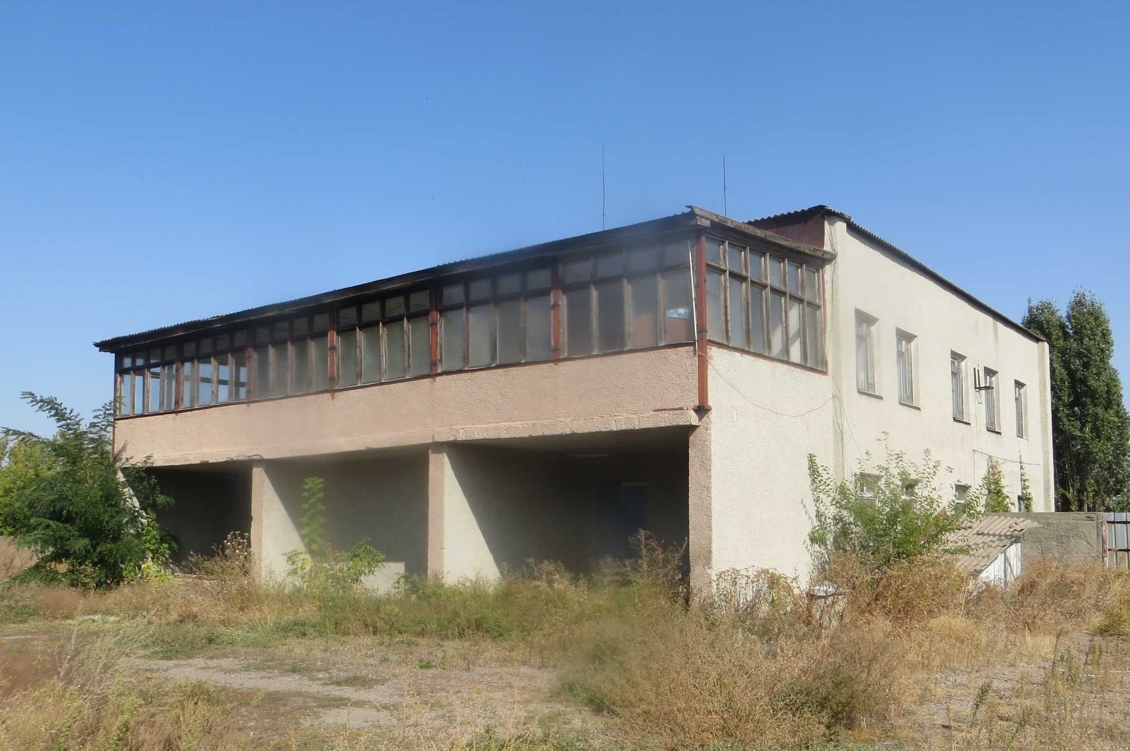 Комплекс будівель під логістику або склади заг. пл. 3751,4  кв.м.