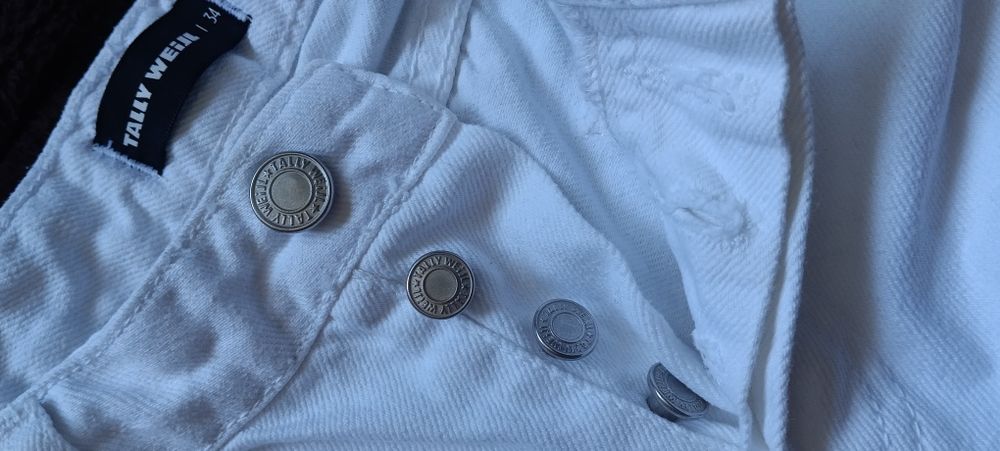 Джинси жіночі різні