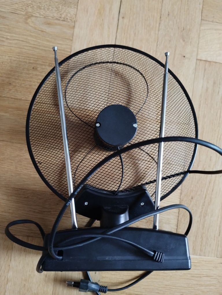 Antena pokojowa Emmerson ze wzmacniaczem sygnalu