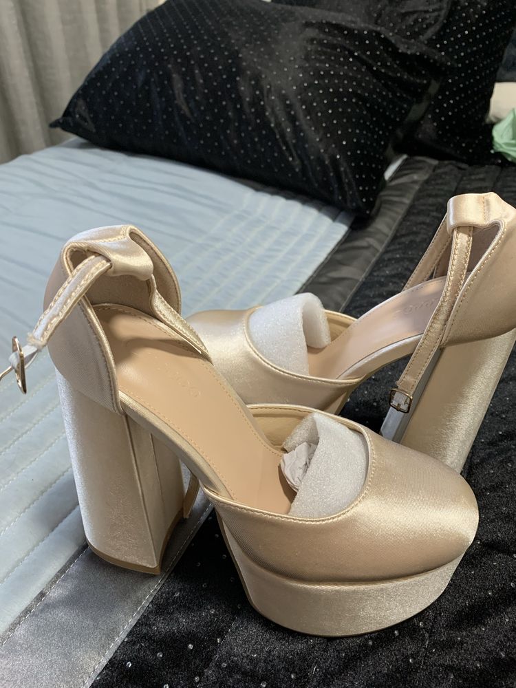 Sapatos salto alto