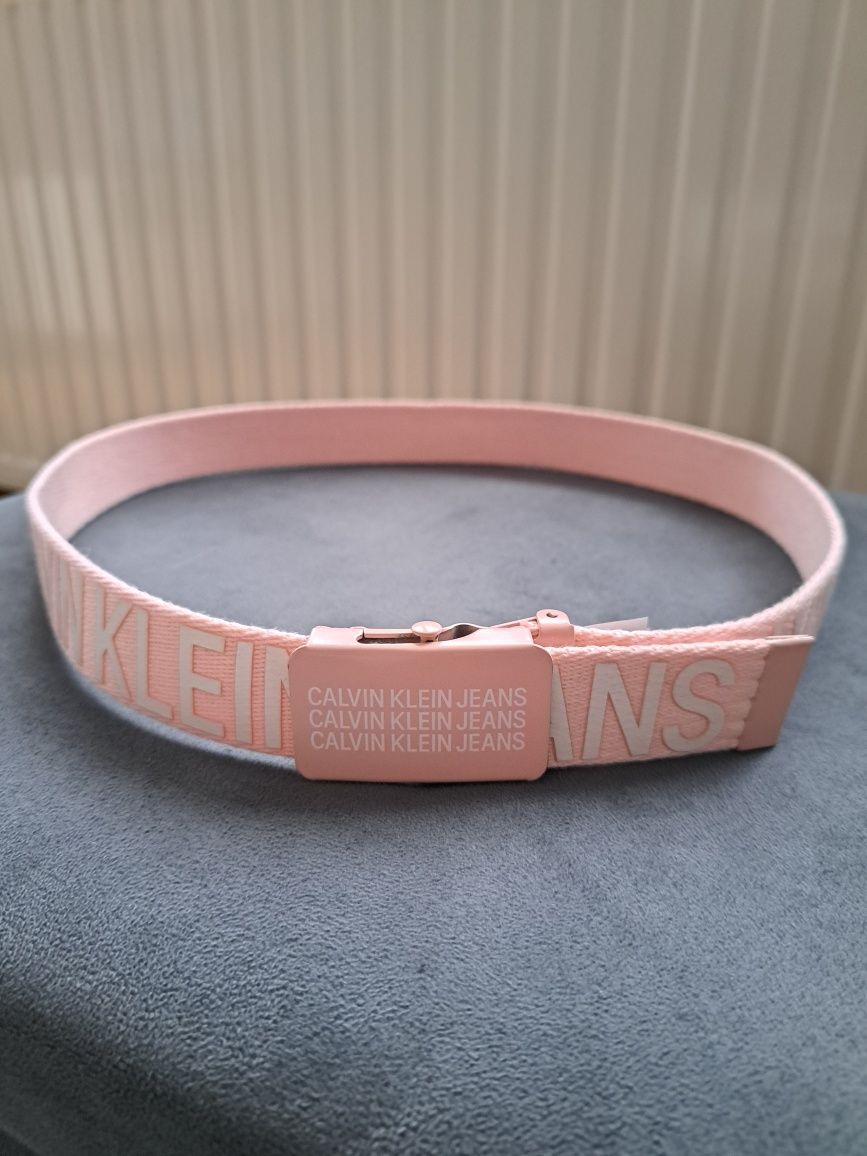 Pasek Calvin Klein pudrowy róż