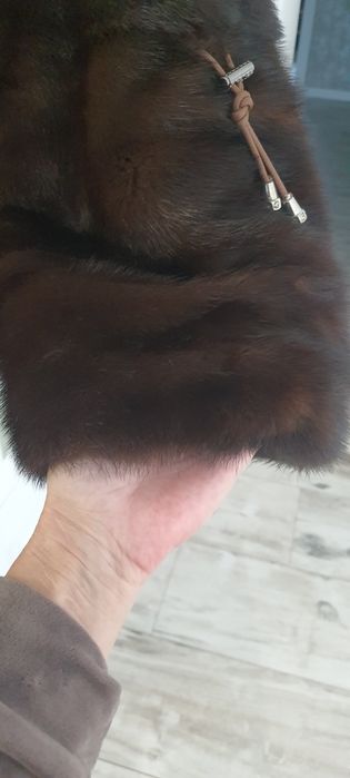 Ниркова шубка у відмінному стані