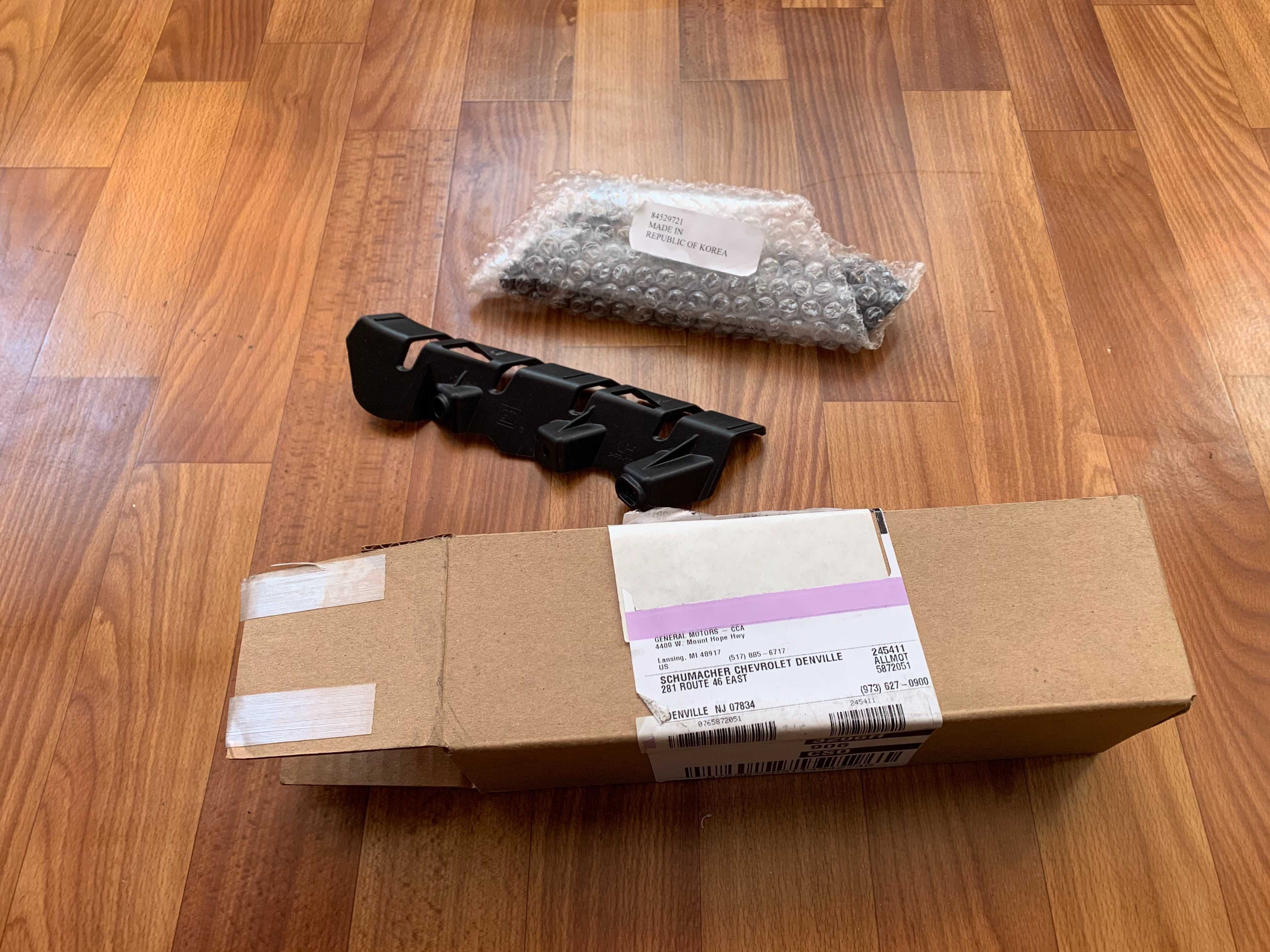 Camaro SS/2SS 6 gen Направляючі передніх фар GM 84529721, GM 84529720