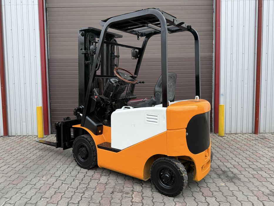 Forklift truck CPD15J