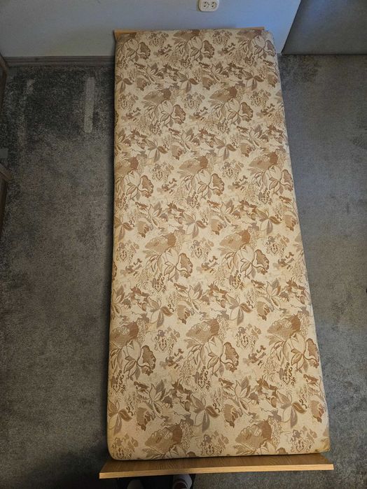Łóżko pojedyńcze 82x195cm.