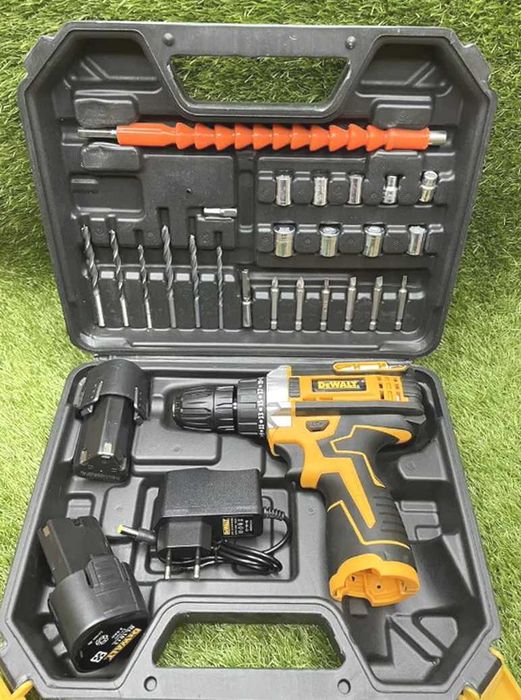 Шуруповерт потужний DeWALT 12V з набором і кейсом