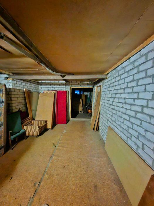 Продам приватну садибу з готовим бізнесом у сфері перетяжки меблів