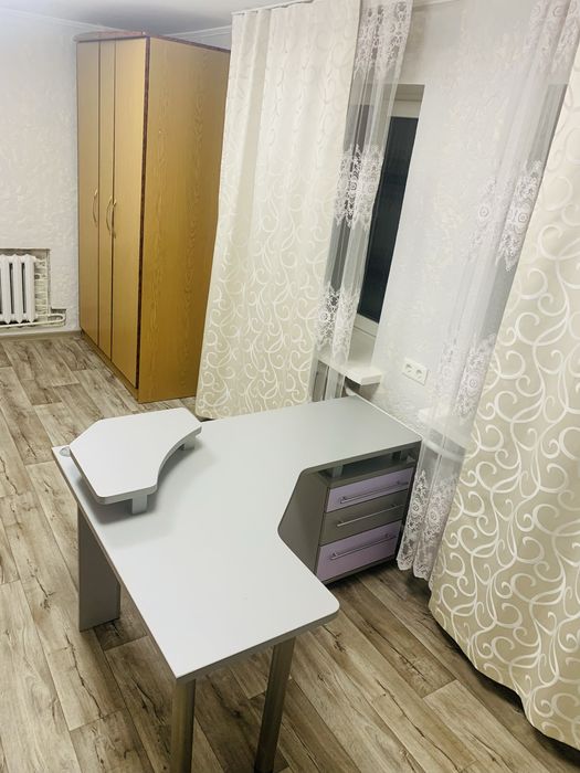 Стіл компʼютерний письмовий