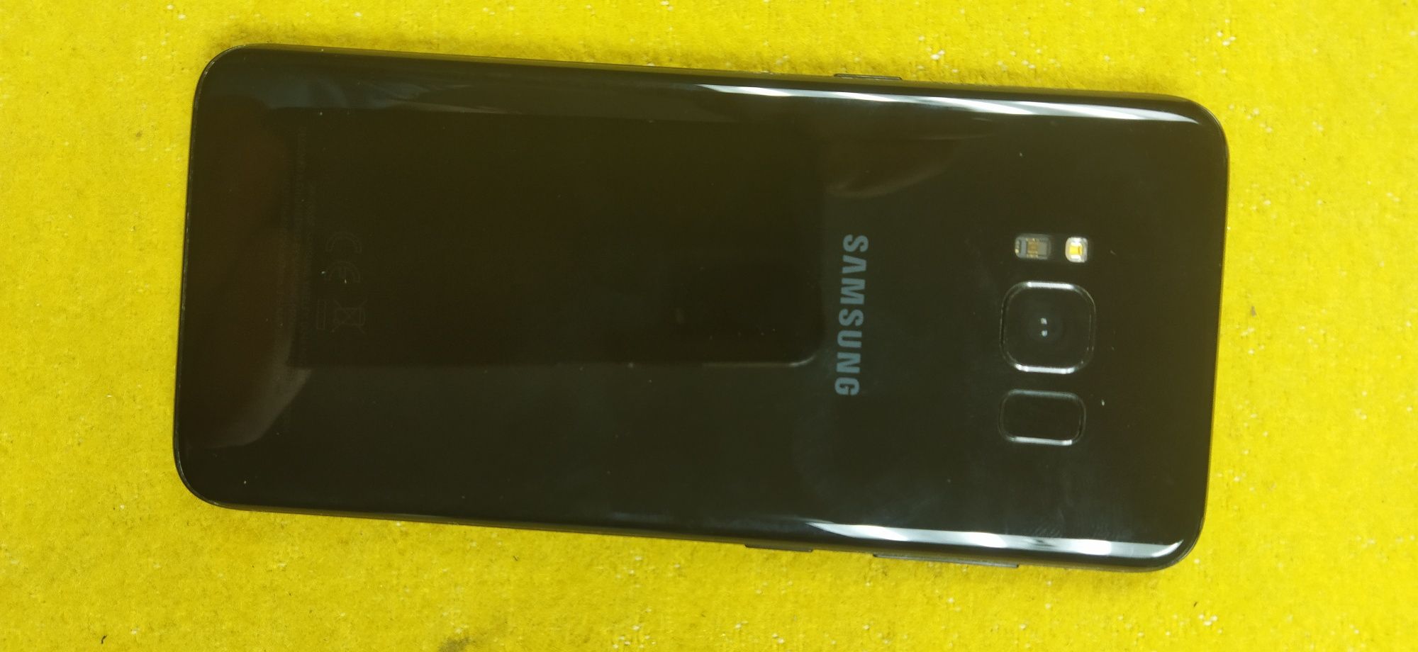 Sprzedam smartfon Samsung Galaxy S8 kolor czarny