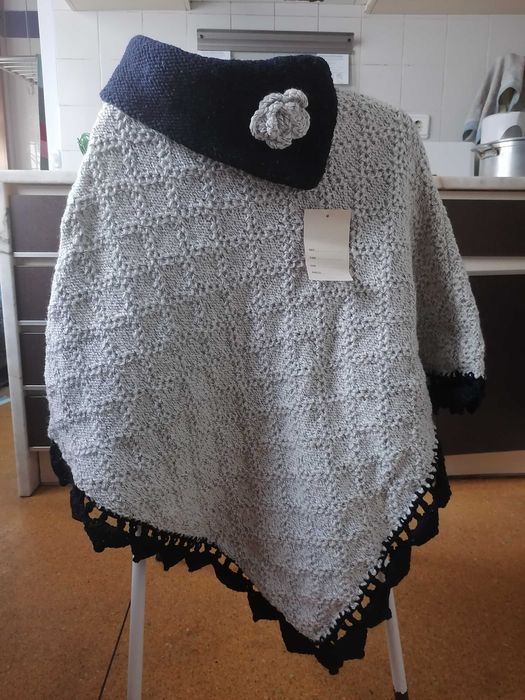 Capa artesanato português, novo com etiqueta, 50% lã, muito quente