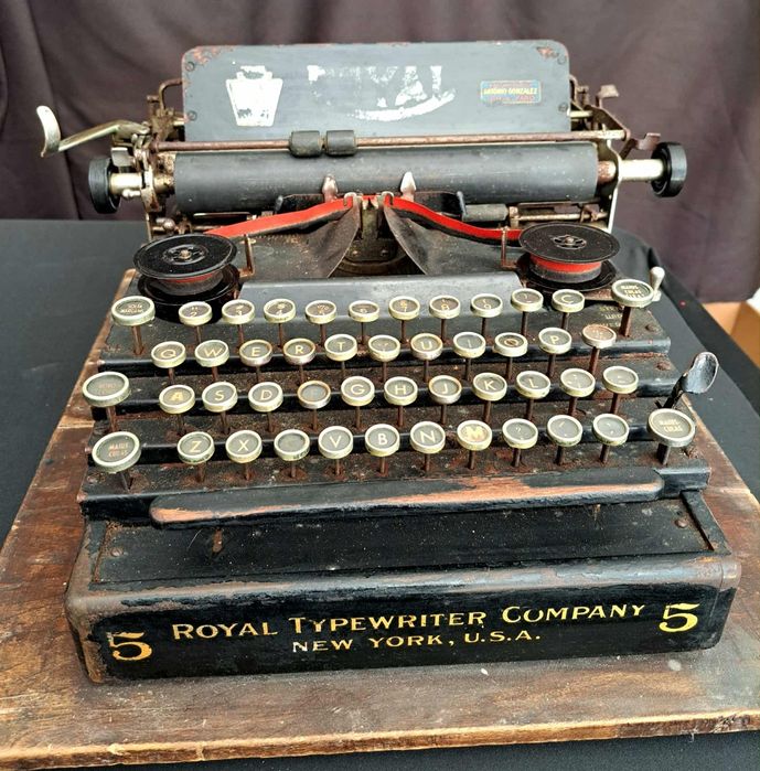 Máquina de escrever antiga Royal