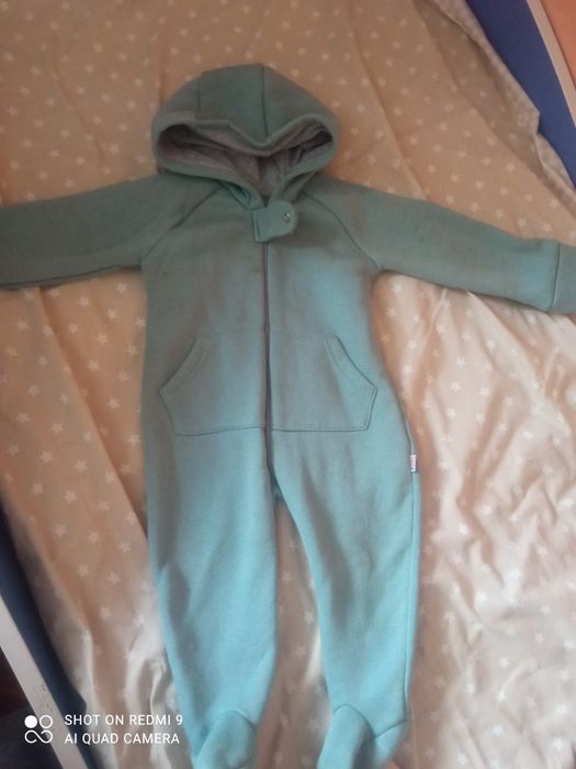 Продаються комбінезони персиковий та морська хвиля на вік 6-9, 9-12 .