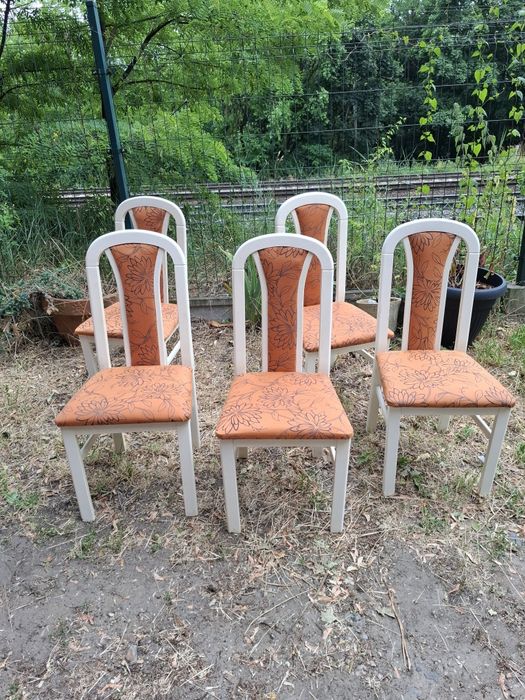 5 krzeseł drewnianych tapicerowanych w dobrym stanie