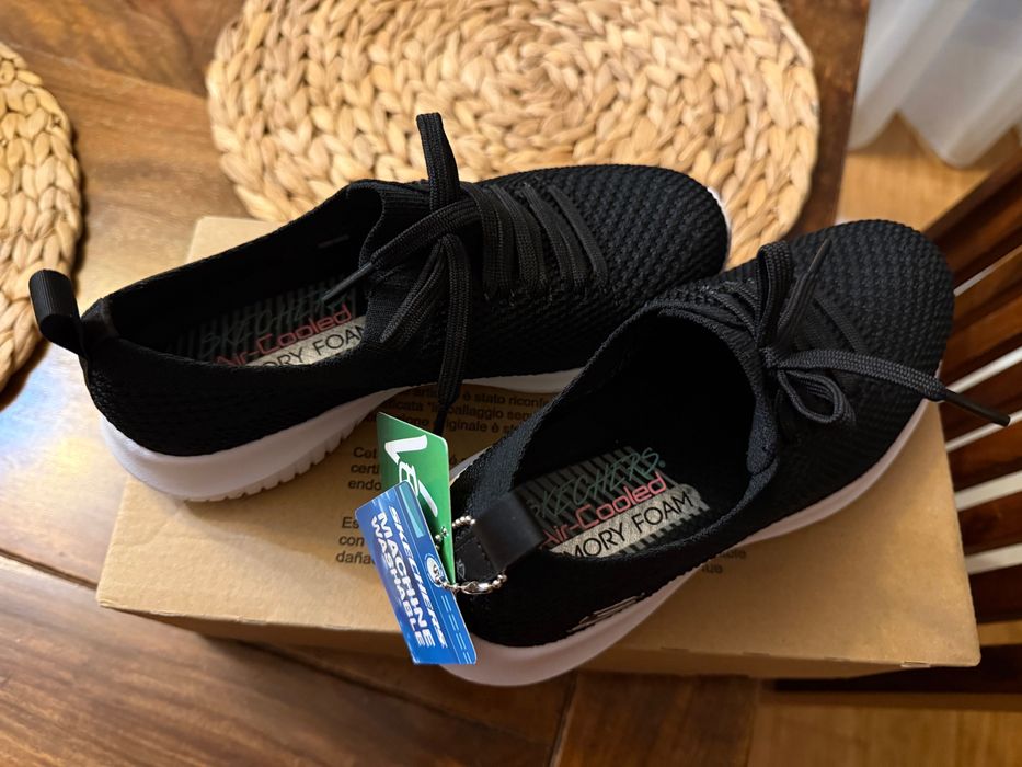 Sprzedam nowe damskie Skechersy rozmiar 35