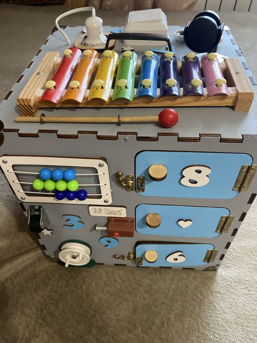 Бізікуб, куб для розвитку дитини