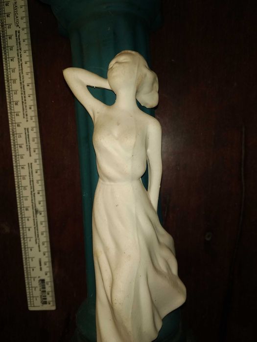 Ваза дівчина та колонна, девушка и колонна