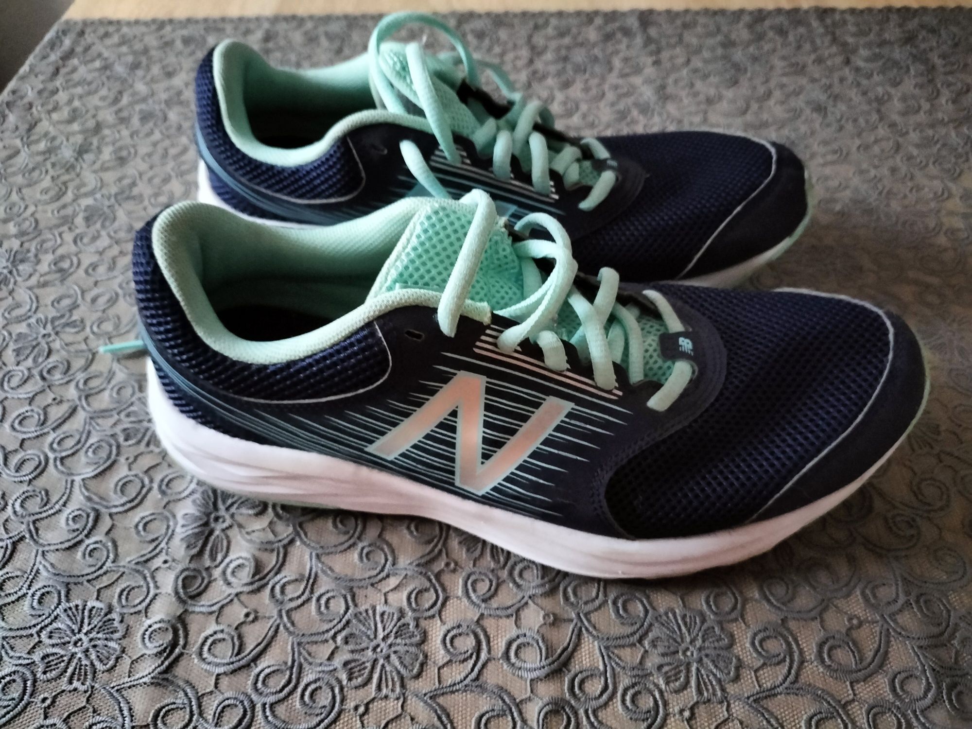 Buty new balance r 40