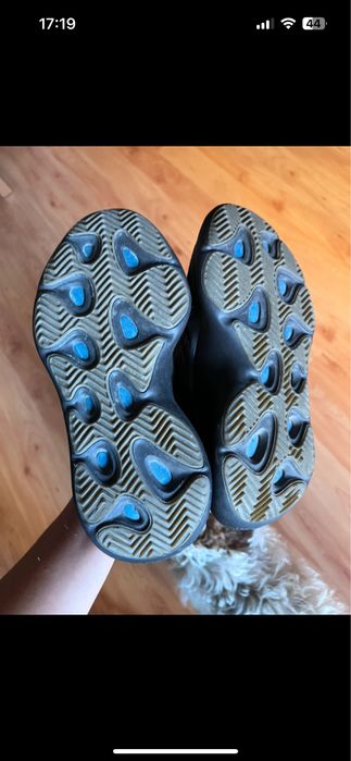 Adodas yeezy 700 v3 dark 37