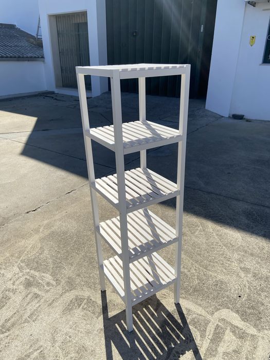 Estante Muskan em madeira (IKEA)