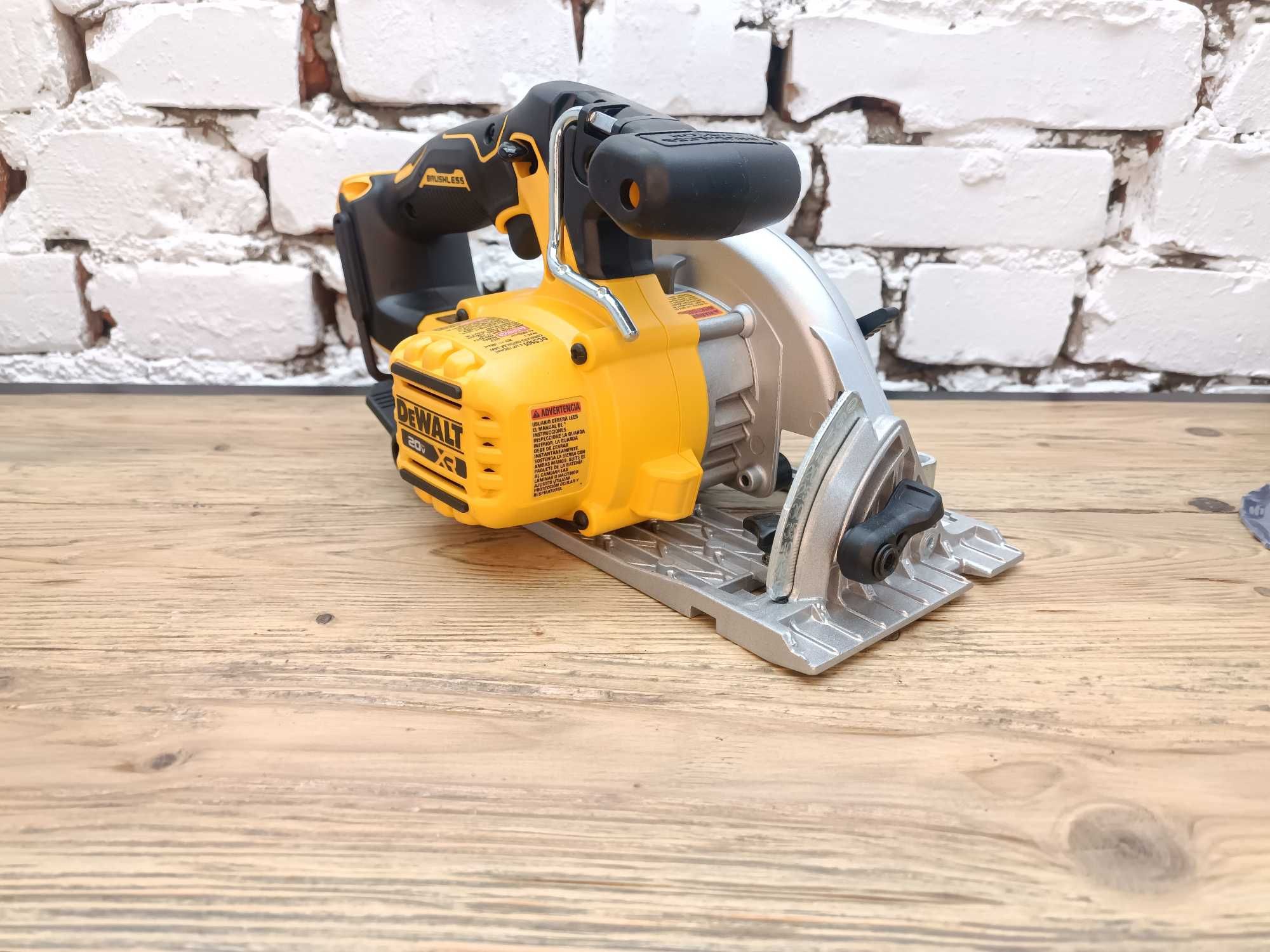 Акумуляторна пила (паркетка) DeWALT 20v DCS565  MADE IN MEXICO