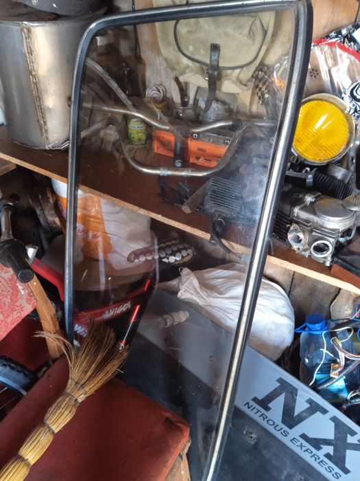 Задние стекло ваз 2101