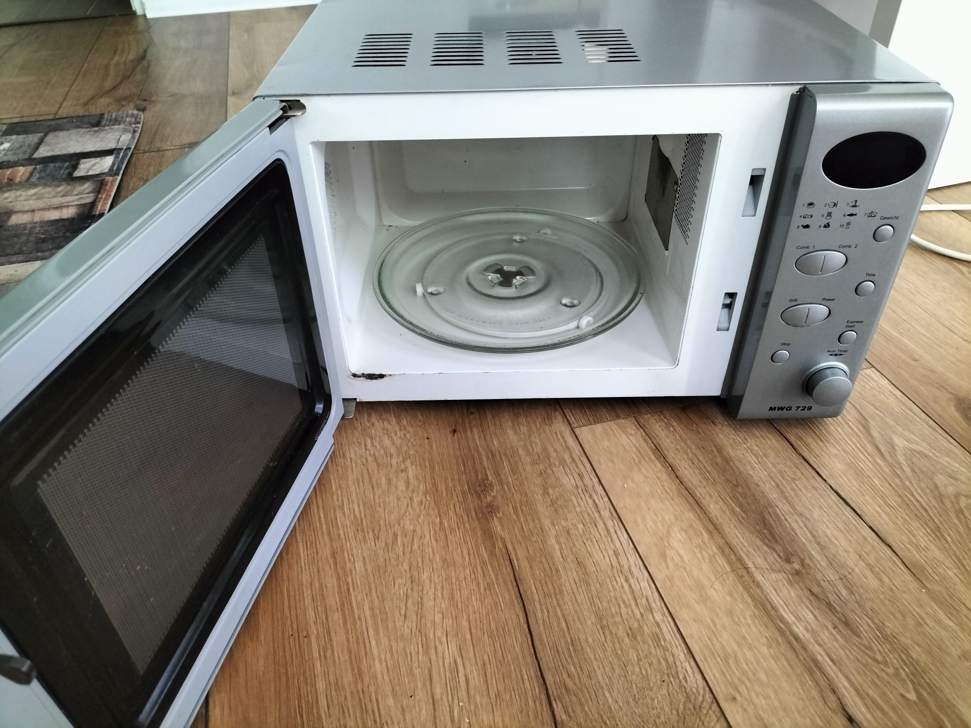 Kuchenka mikrofalowa CLATRONIC MWG729