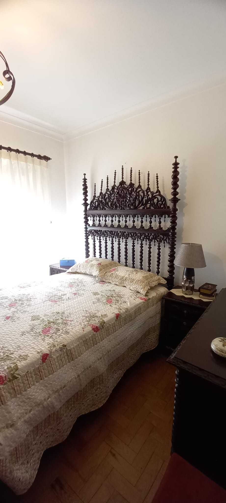 Mobília de Quarto de Casal - Bilros, Tipo Séc. XVII - Ótimo Estado