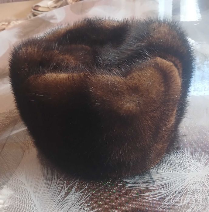 Шапки хутрові з лиса та норки