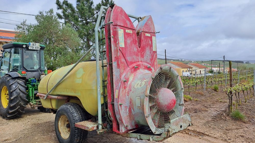 Pulverizador hardi 2000litros com comando eletricidade