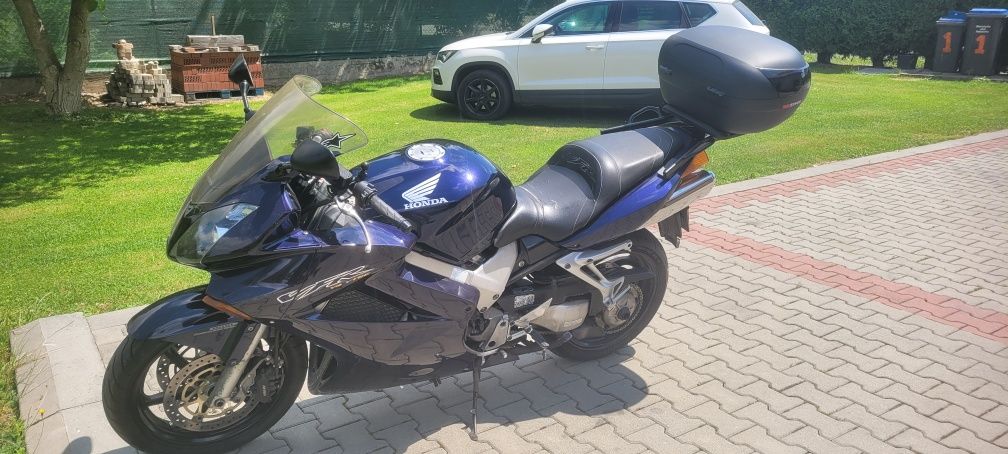 Honda vfr800 v-tec