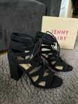 Czarne buty na obcasie