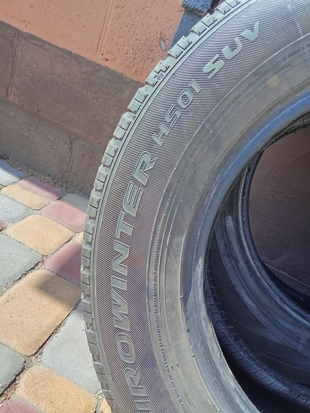 Продам шини 215/70 r16