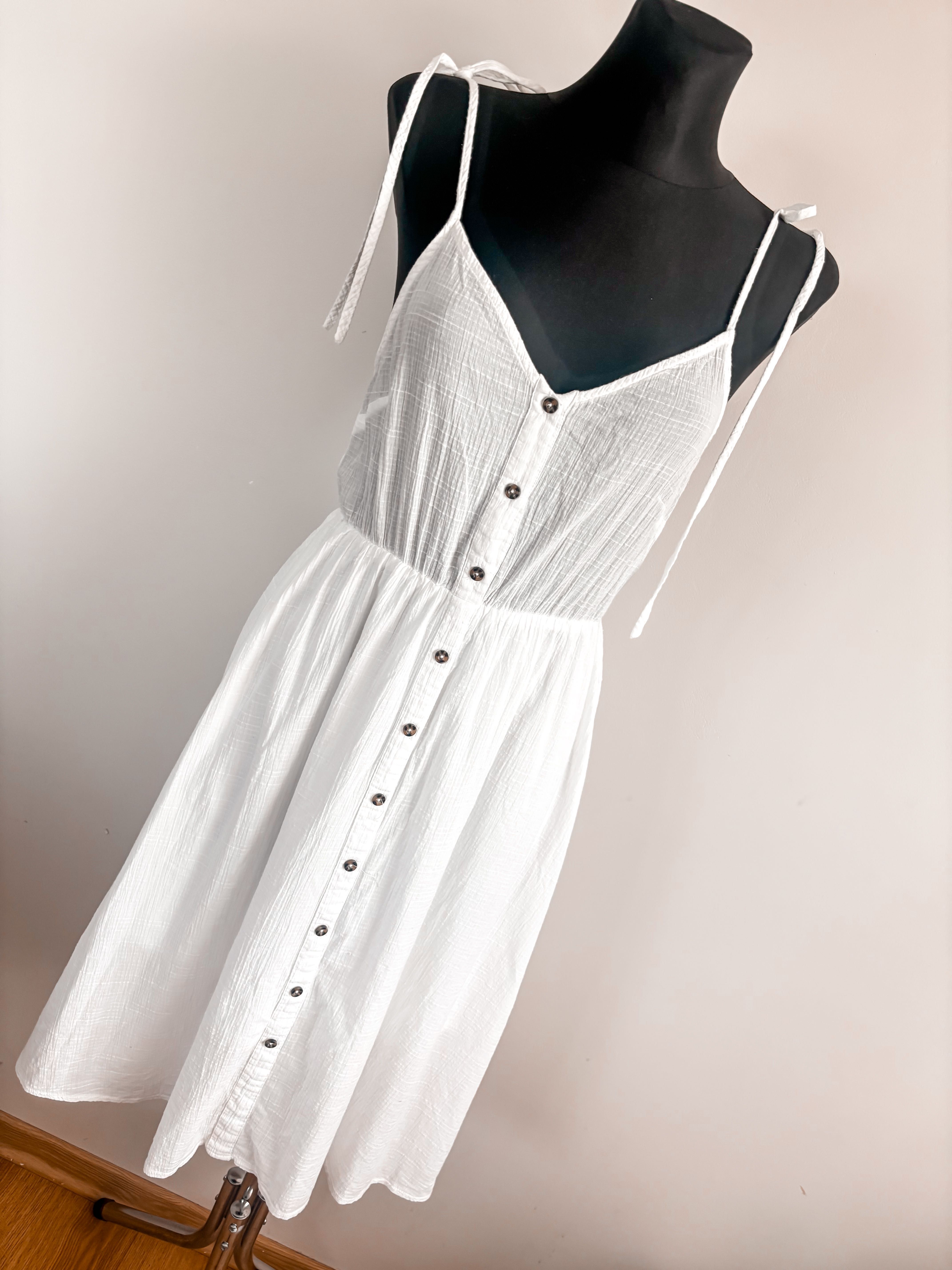 Biała letnia sukienka Cropp m z wiązaniem Basic boho Zara Reserved h&m
