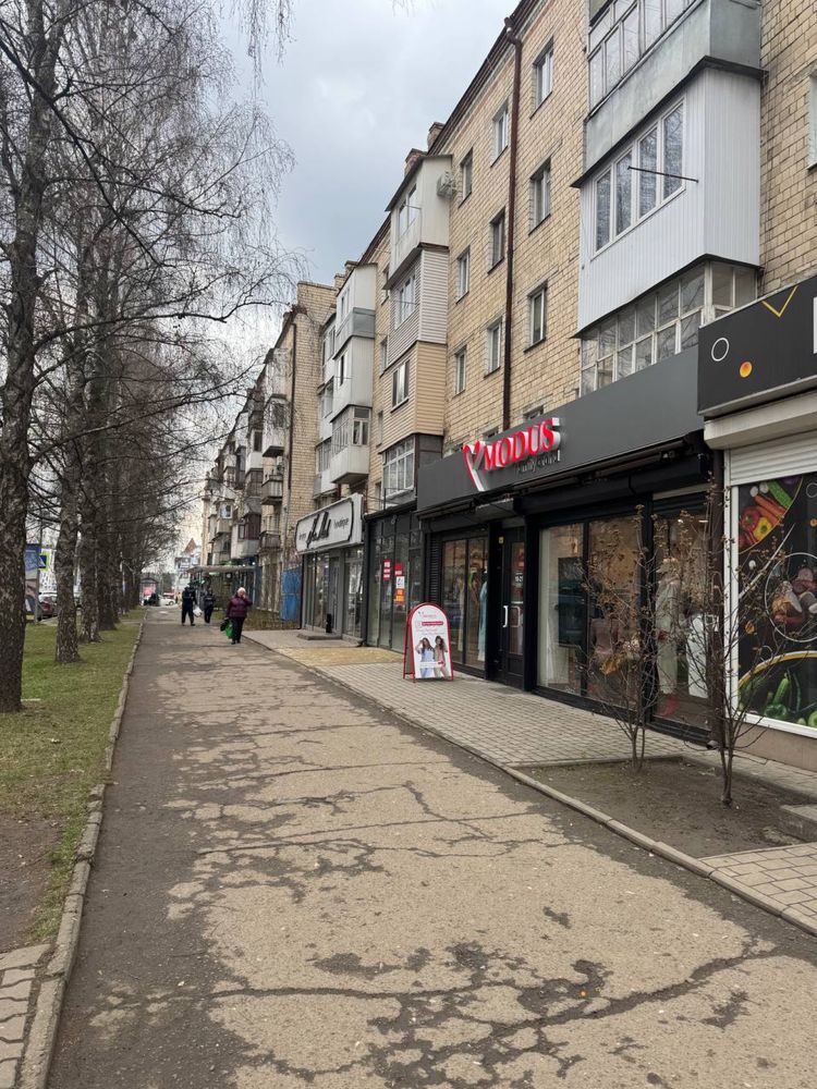 Оренда фасадне приміщення в прохідному місці на Небесної сотні 10